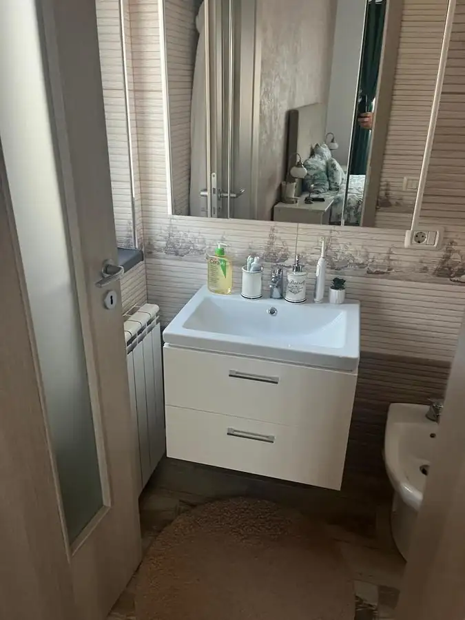 A doua baie, cu mobilier suspendat